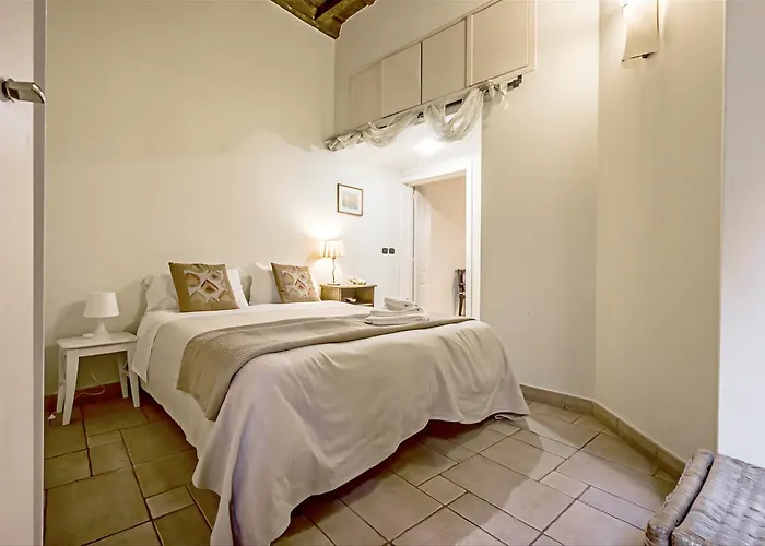 Guesthost - Palazzo Farnese Historical Home